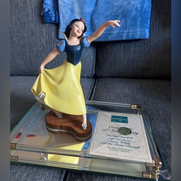 Walt Disney Classics Collection Snow White Fairest One of All Princess Figurine - Picture 2 of 6
